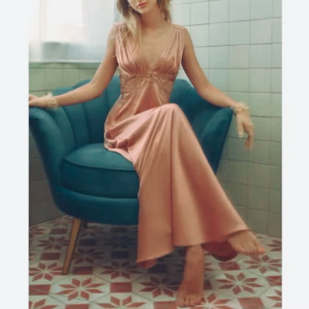 NWT Sz M DRESS FORUM All Night Lace Inset Satin Maxi Dress in Coral Rose